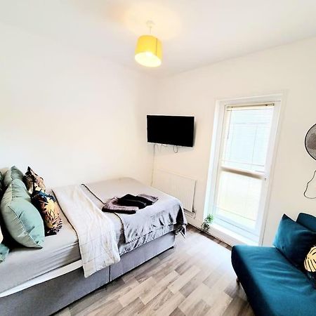 One Bedroom Apartment With A Terrace In Angel 伦敦 外观 照片
